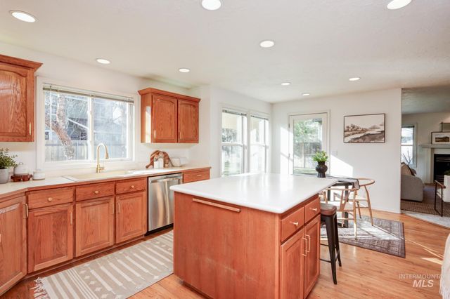 8037 W Innsbrook Ct, Boise, ID 83704