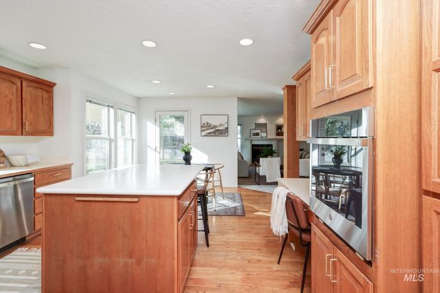 8037 W Innsbrook Ct, Boise, ID 83704