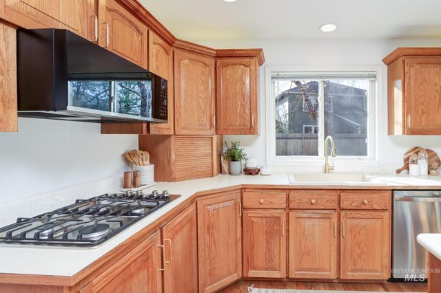 8037 W Innsbrook Ct, Boise, ID 83704