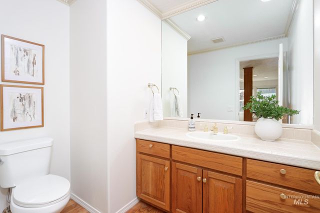 8037 W Innsbrook Ct, Boise, ID 83704