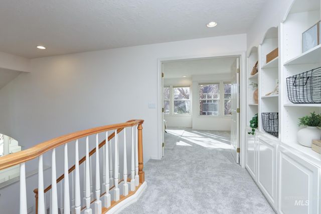 8037 W Innsbrook Ct, Boise, ID 83704