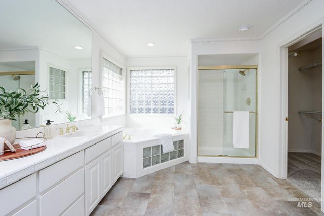 8037 W Innsbrook Ct, Boise, ID 83704