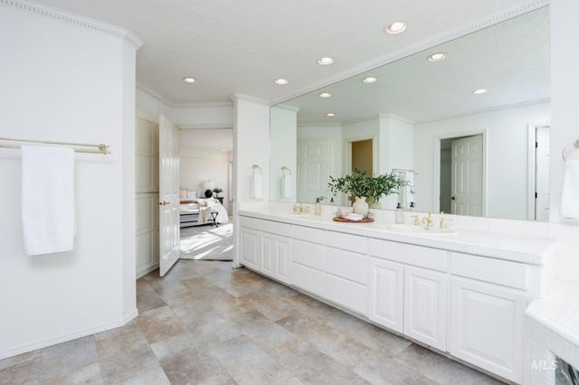 8037 W Innsbrook Ct, Boise, ID 83704