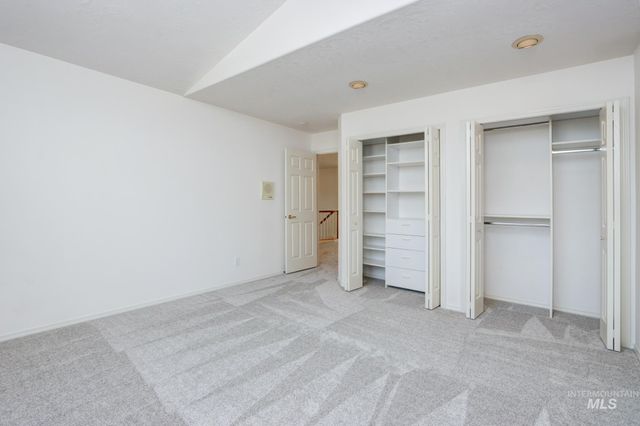 8037 W Innsbrook Ct, Boise, ID 83704