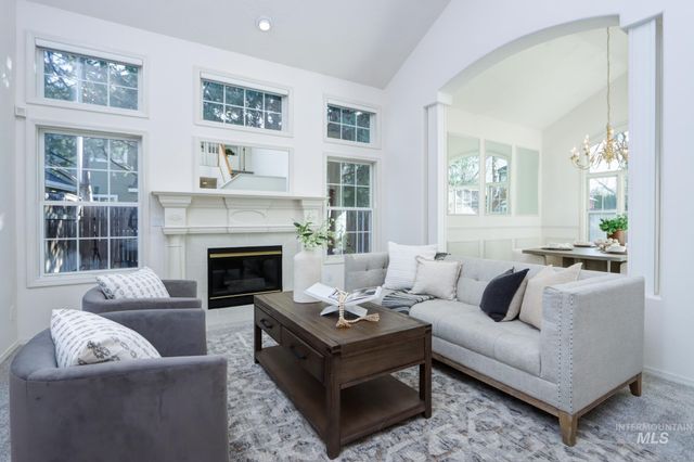 8037 W Innsbrook Ct, Boise, ID 83704