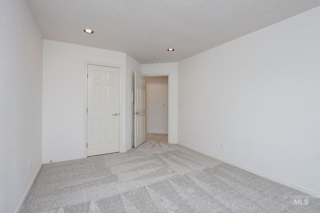 8037 W Innsbrook Ct, Boise, ID 83704