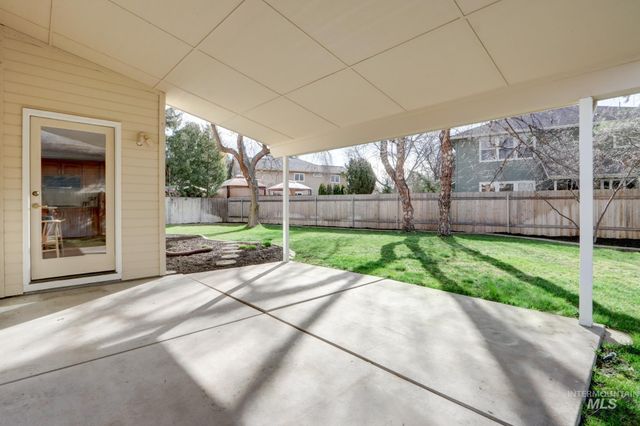 8037 W Innsbrook Ct, Boise, ID 83704