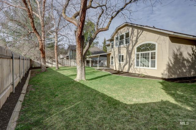 8037 W Innsbrook Ct, Boise, ID 83704