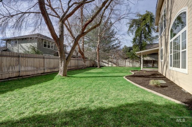 8037 W Innsbrook Ct, Boise, ID 83704