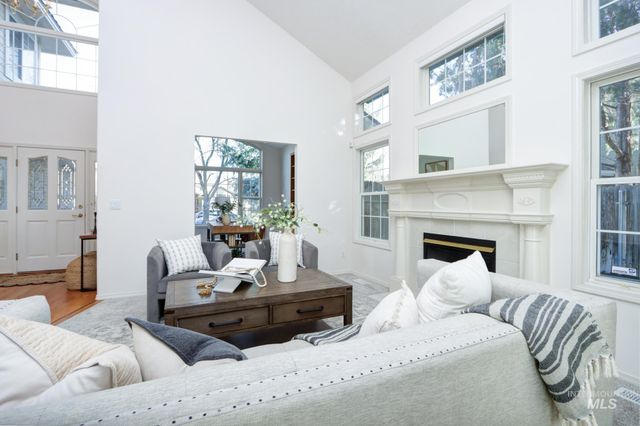 8037 W Innsbrook Ct, Boise, ID 83704