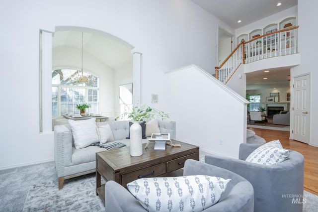 8037 W Innsbrook Ct, Boise, ID 83704