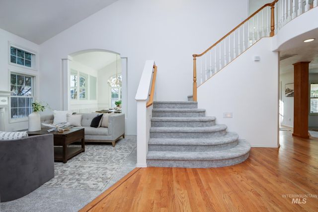 8037 W Innsbrook Ct, Boise, ID 83704