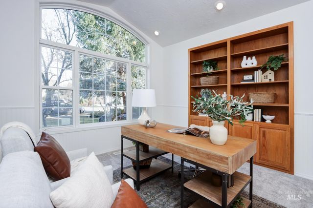 8037 W Innsbrook Ct, Boise, ID 83704