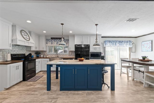 12917 Live Oak Lane, Mont Belvieu, TX 77535