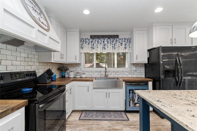 12917 Live Oak Lane, Mont Belvieu, TX 77535