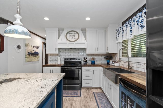 12917 Live Oak Lane, Mont Belvieu, TX 77535