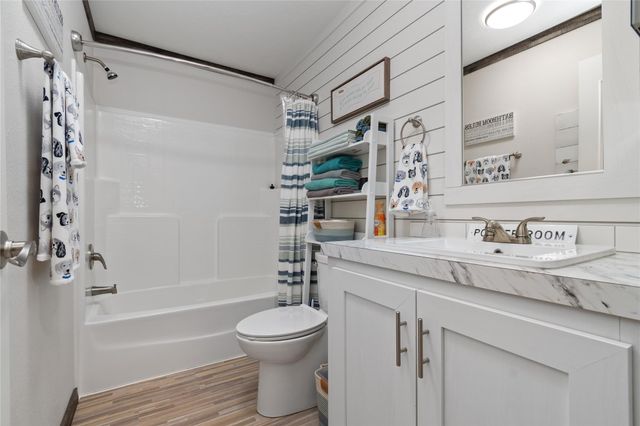 12917 Live Oak Lane, Mont Belvieu, TX 77535