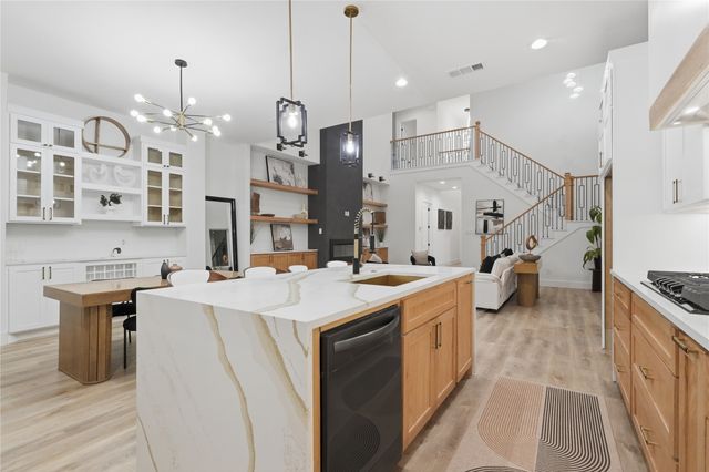 3906 Harlingen Street, Dallas, TX 75212