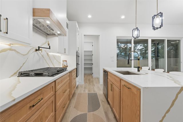 3906 Harlingen Street, Dallas, TX 75212