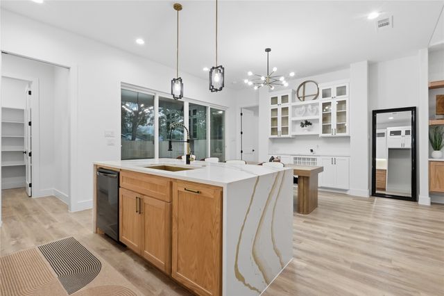 3906 Harlingen Street, Dallas, TX 75212