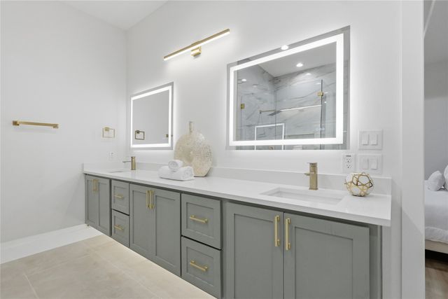 3906 Harlingen Street, Dallas, TX 75212