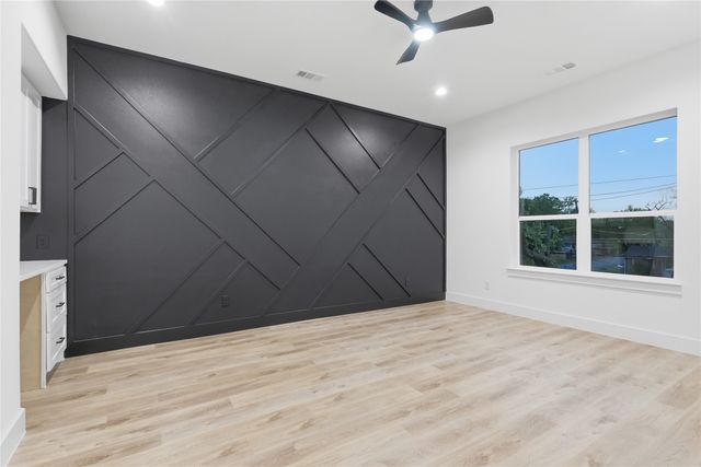 3906 Harlingen Street, Dallas, TX 75212