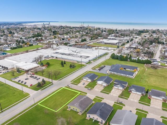 2102 S 21st STREET, Manitowoc, WI 54220