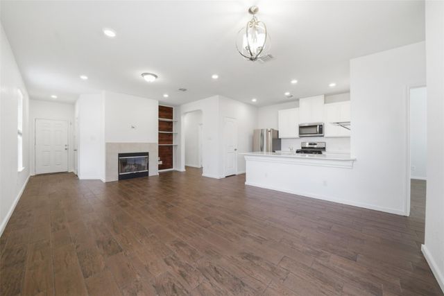 225 Danablu DR, Hutto, TX 78634
