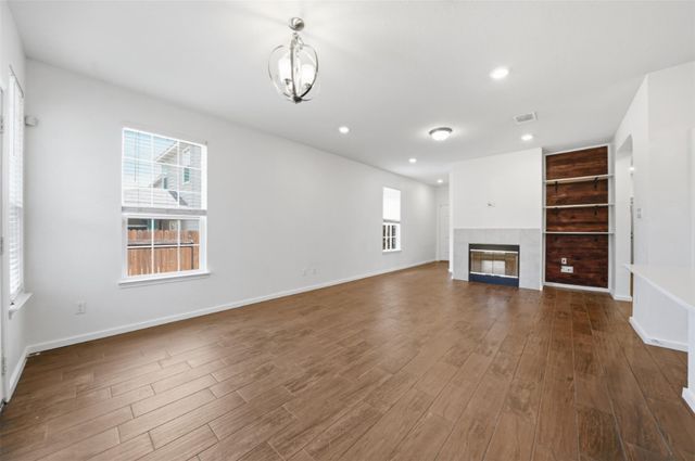 225 Danablu DR, Hutto, TX 78634