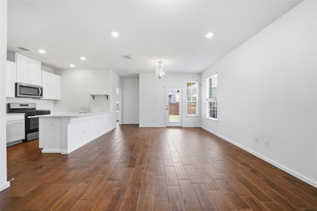 225 Danablu DR, Hutto, TX 78634