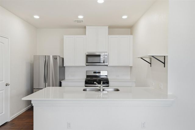 225 Danablu DR, Hutto, TX 78634