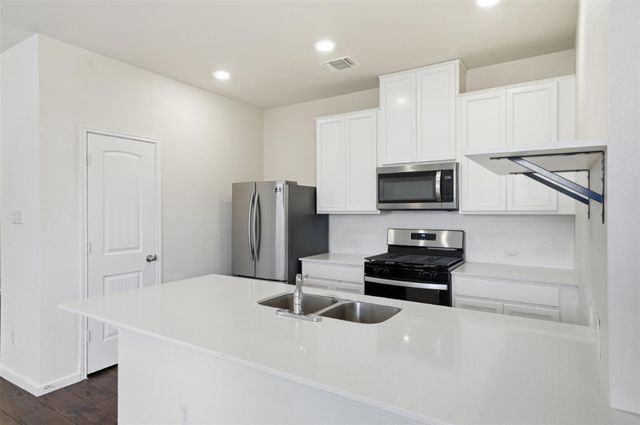 225 Danablu DR, Hutto, TX 78634