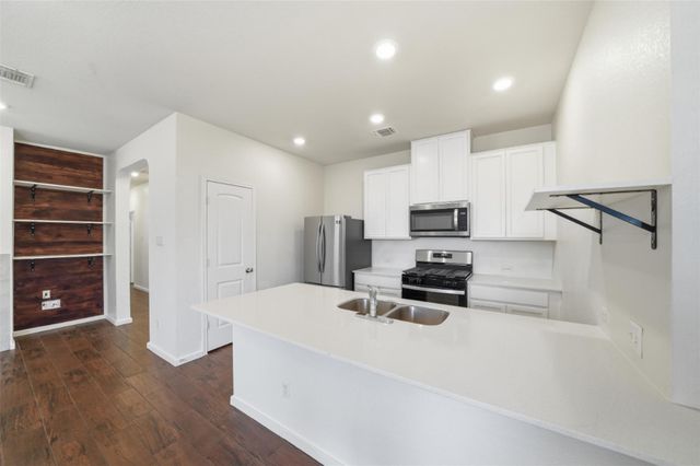 225 Danablu DR, Hutto, TX 78634