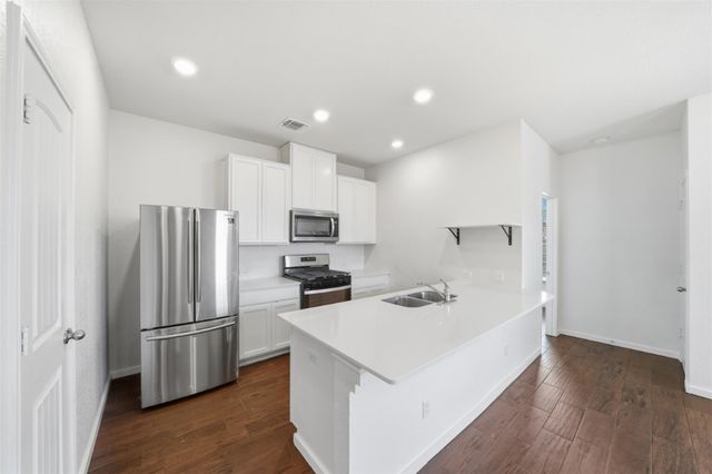 225 Danablu DR, Hutto, TX 78634