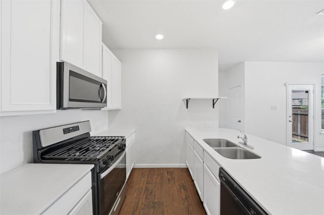 225 Danablu DR, Hutto, TX 78634