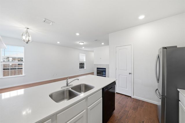 225 Danablu DR, Hutto, TX 78634