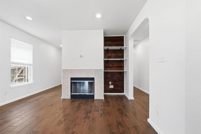 225 Danablu DR, Hutto, TX 78634
