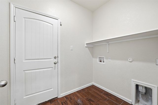 225 Danablu DR, Hutto, TX 78634