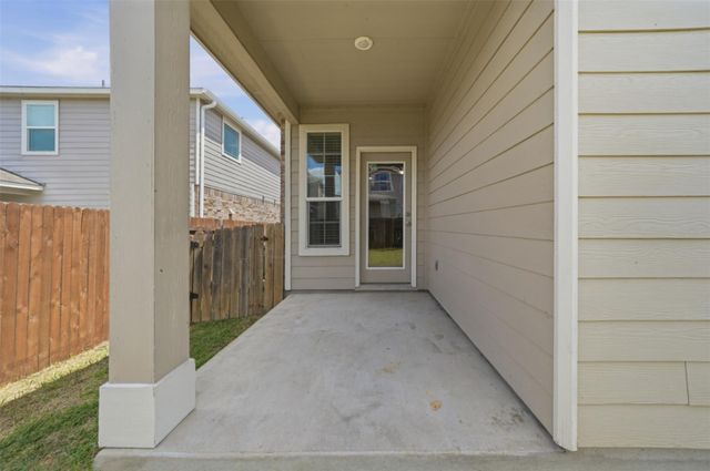 225 Danablu DR, Hutto, TX 78634
