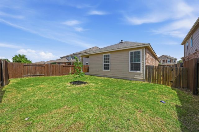 225 Danablu DR, Hutto, TX 78634