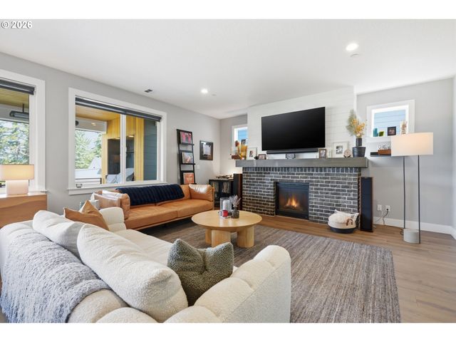 6022 Nw OLYMPIC St, Camas, WA 98607