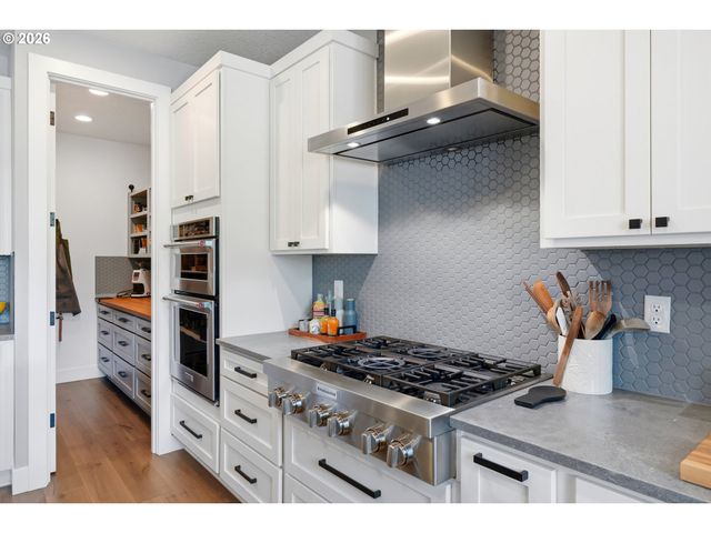 6022 Nw OLYMPIC St, Camas, WA 98607