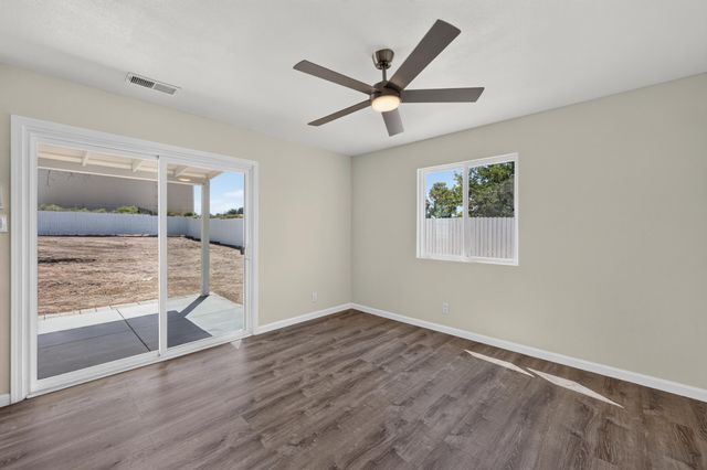 102 2nd Street SE, Rio Rancho, NM 87124