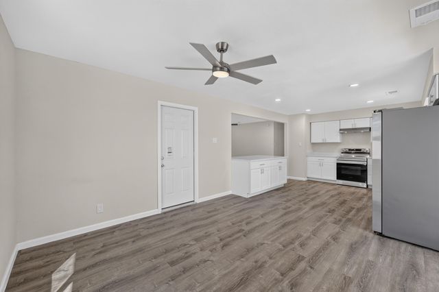 102 2nd Street SE, Rio Rancho, NM 87124
