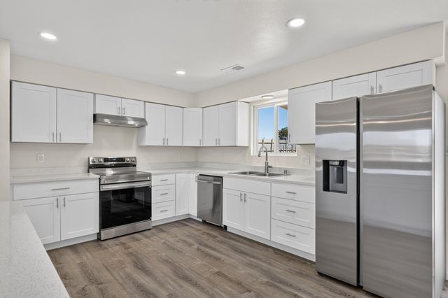 102 2nd Street SE, Rio Rancho, NM 87124