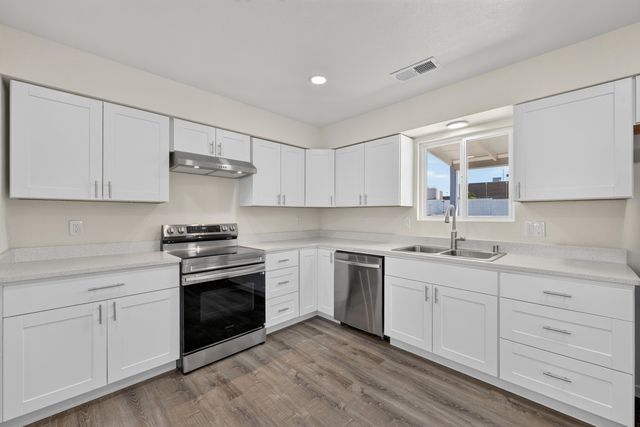 102 2nd Street SE, Rio Rancho, NM 87124