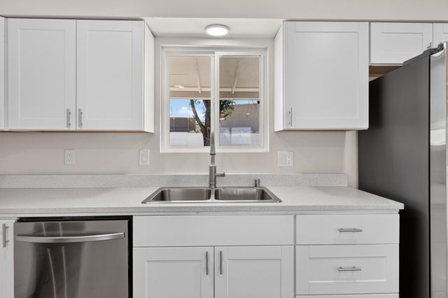 102 2nd Street SE, Rio Rancho, NM 87124