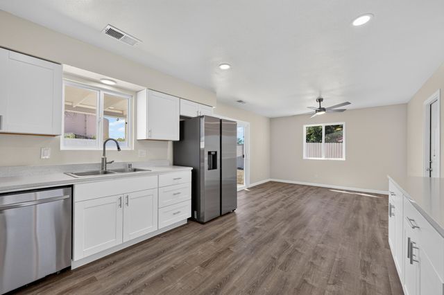 102 2nd Street SE, Rio Rancho, NM 87124