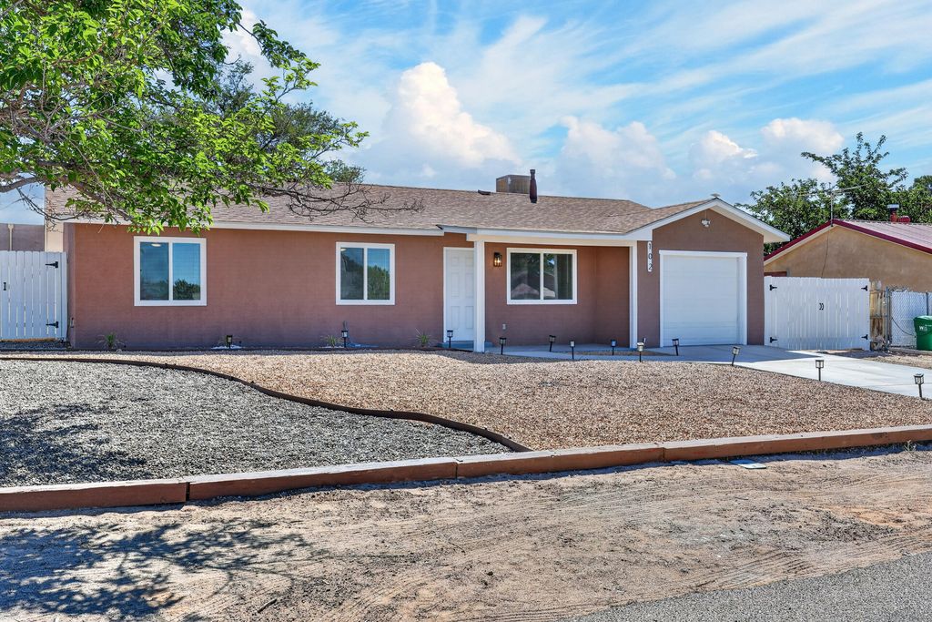 102 2nd Street SE, Rio Rancho, NM 87124
