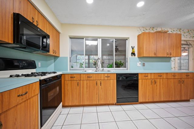 4245 NW 115th Avenue, Sunrise, FL 33323